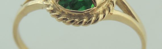 9ct yellow gold green cubic zirconia ring – Re Sizing and National Delivery Included