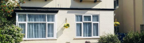 Looking for a Break or maybe working in Poole and need somewhere to lay your head? Jurassic Coast Properties offer ‘Reef’ an apartment with garden in Penn Hill