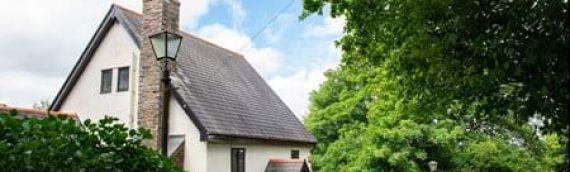 The Cornwall Experience Package – Stay at Demelza Cottage and Eat at Laviet Inn